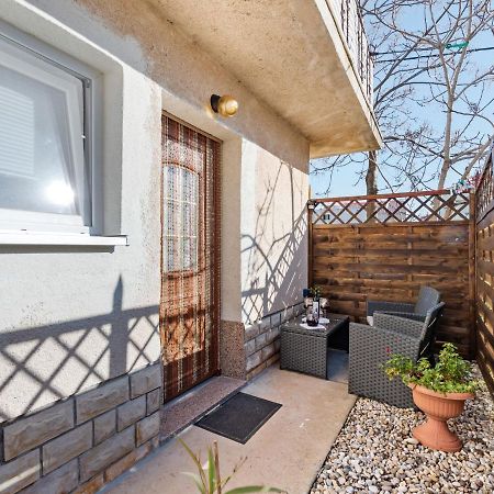 Cosy Holiday Home In Zadar With Garden Zewnętrze zdjęcie