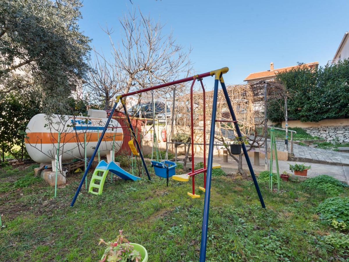 Cosy Holiday Home In Zadar With Garden Zewnętrze zdjęcie